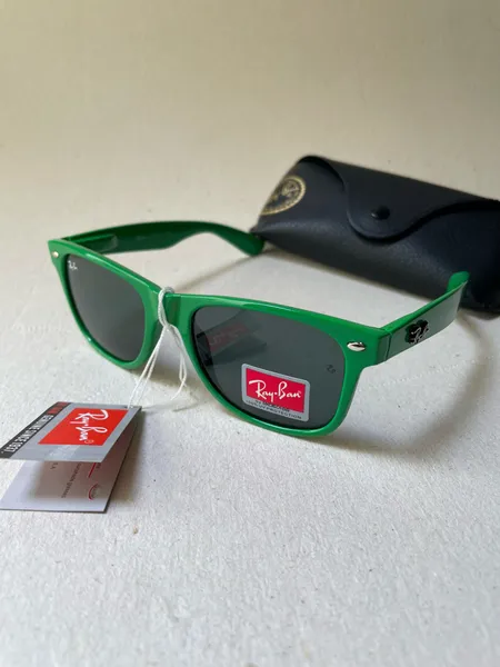 oculos de sol Rayban modelo wayfarer verde