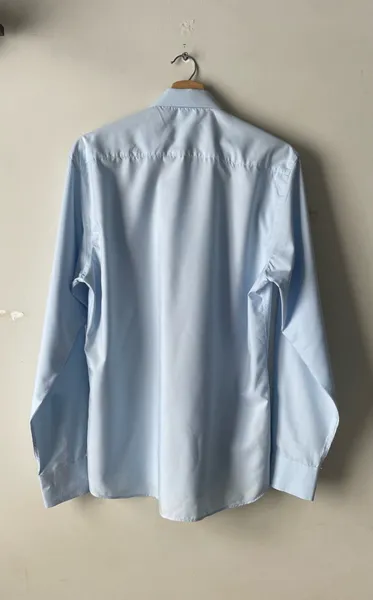 camisa da marca indivudual azul claro tam 38