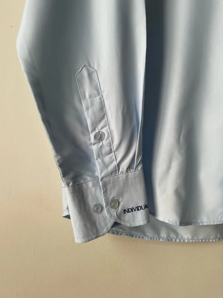 camisa da marca indivudual azul claro tam 38