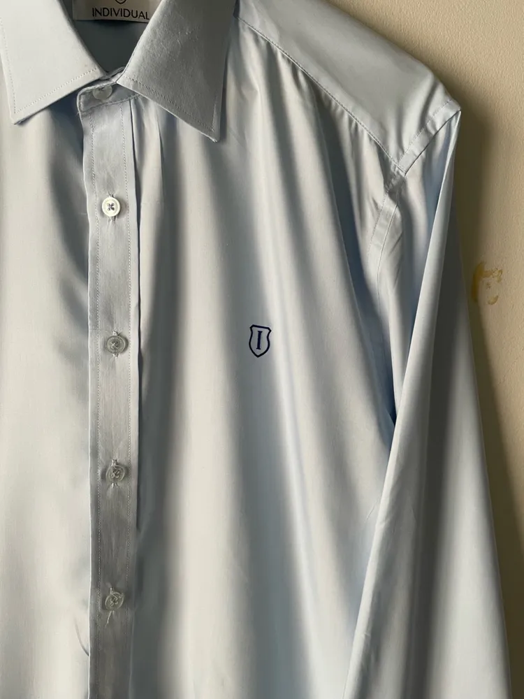 camisa da marca indivudual azul claro tam 38