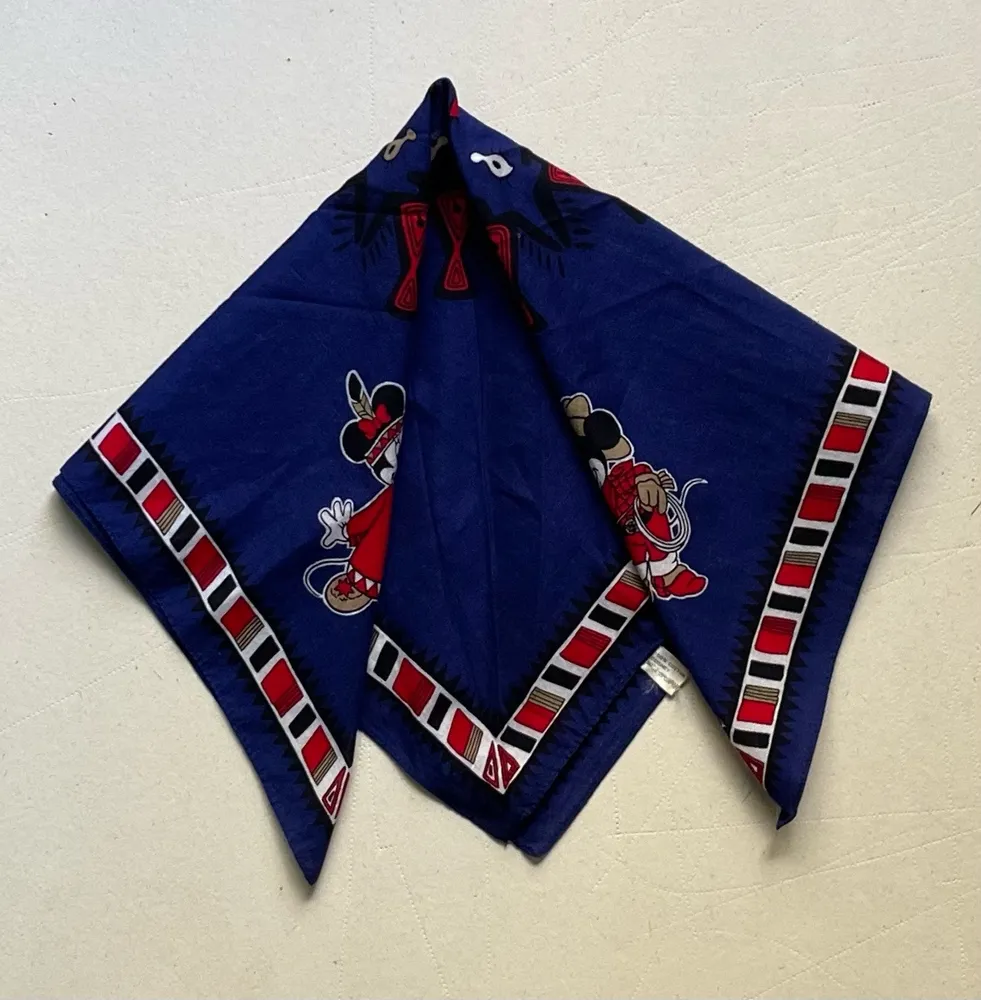 lenço bandana da disney azul com estampa