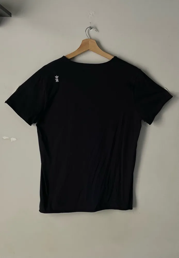 camiseta preta sergio k estampa tam m