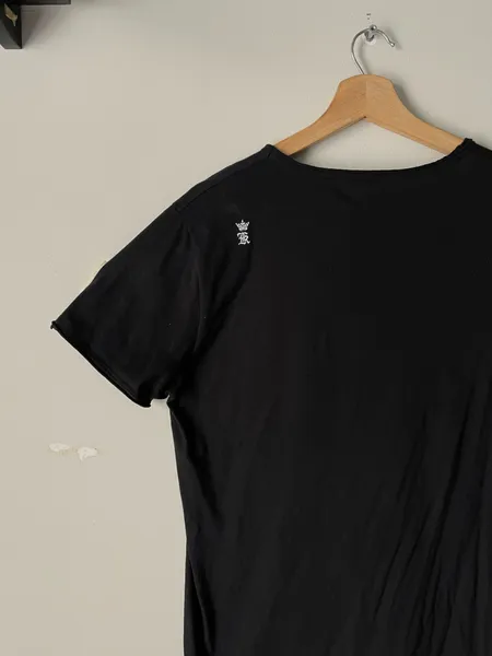 camiseta preta sergio k estampa tam m