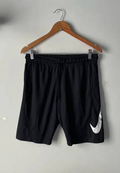 short maaculino da nike preto tam m