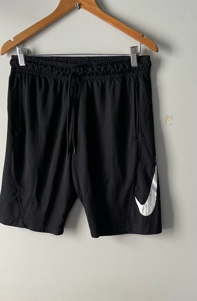 short maaculino da nike preto tam m
