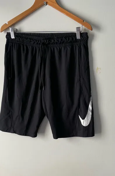 short maaculino da nike preto tam m