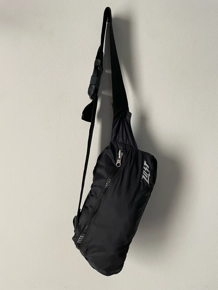 jaqueta corta vento lost tam m preto vira uma bag