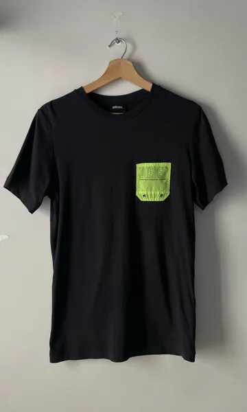 camiseta da marca Diesel preta tam XS