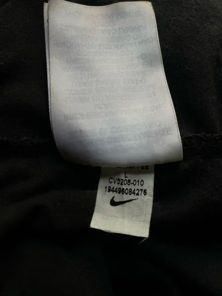 camiseta da marca nike tee preta tam g