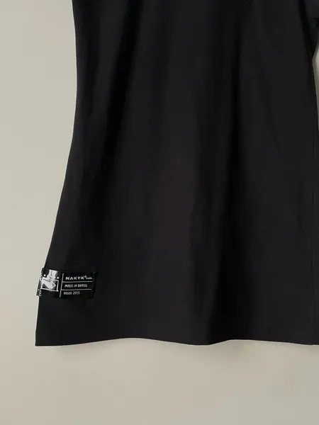Camiseta da marca Nakyk preta gola alta tam p