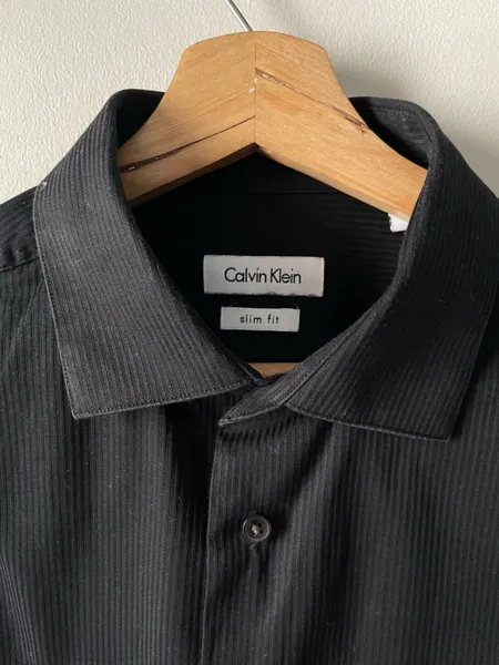 camisa calvin klein preta tam M
