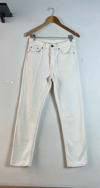 calça da marca Zara jeans na cor offwhite tam 36