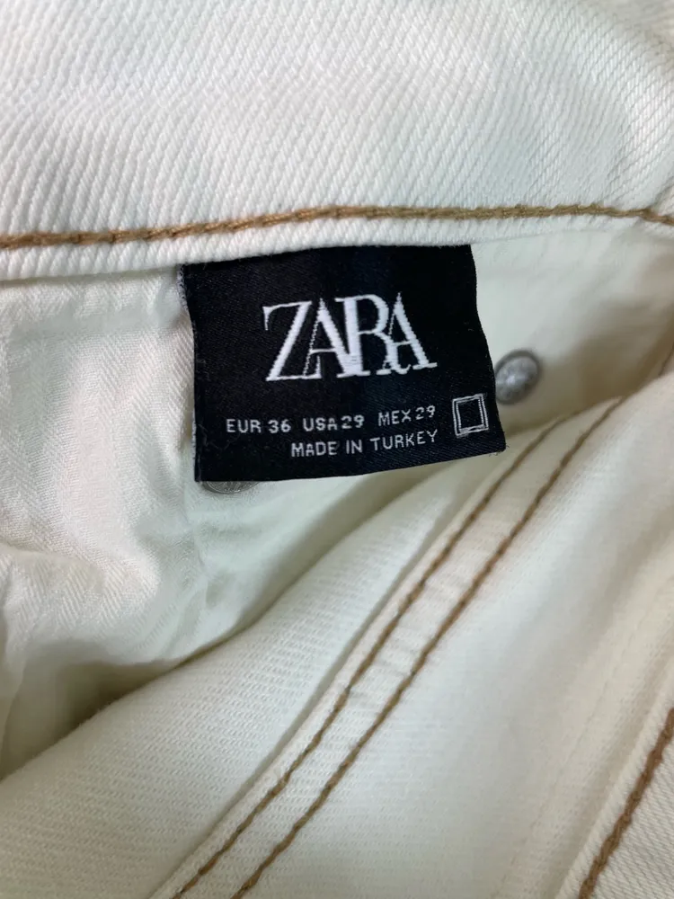 calça da marca Zara jeans na cor offwhite tam 36