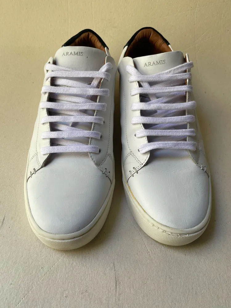 tenis da marca Aramis em couro legitimo branco tam 41