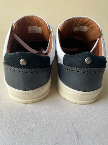 tenis da marca Aramis em couro legitimo branco tam 41