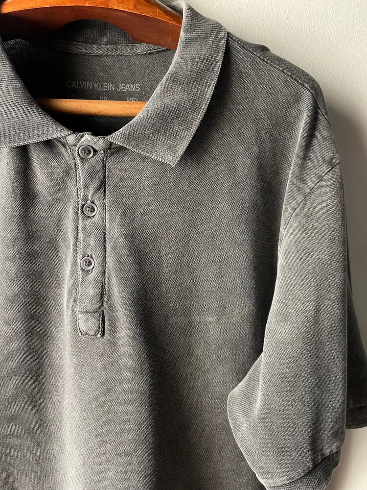 Camiseta polo calvin klein cinza tam gg