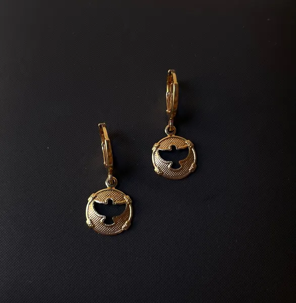 brinco de argola com pingente ouro 18k