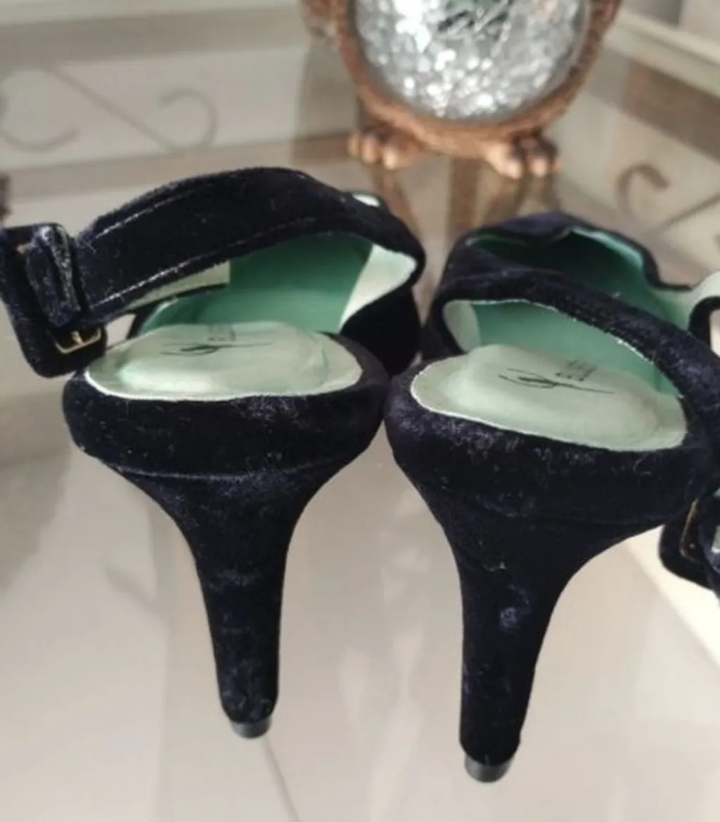 scarpin veludo Blue Bird