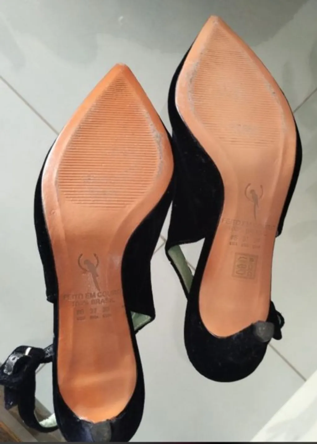 scarpin veludo Blue Bird