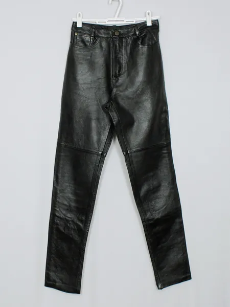 Calça reta afunilada preta couro legítimo - Ref. 6343