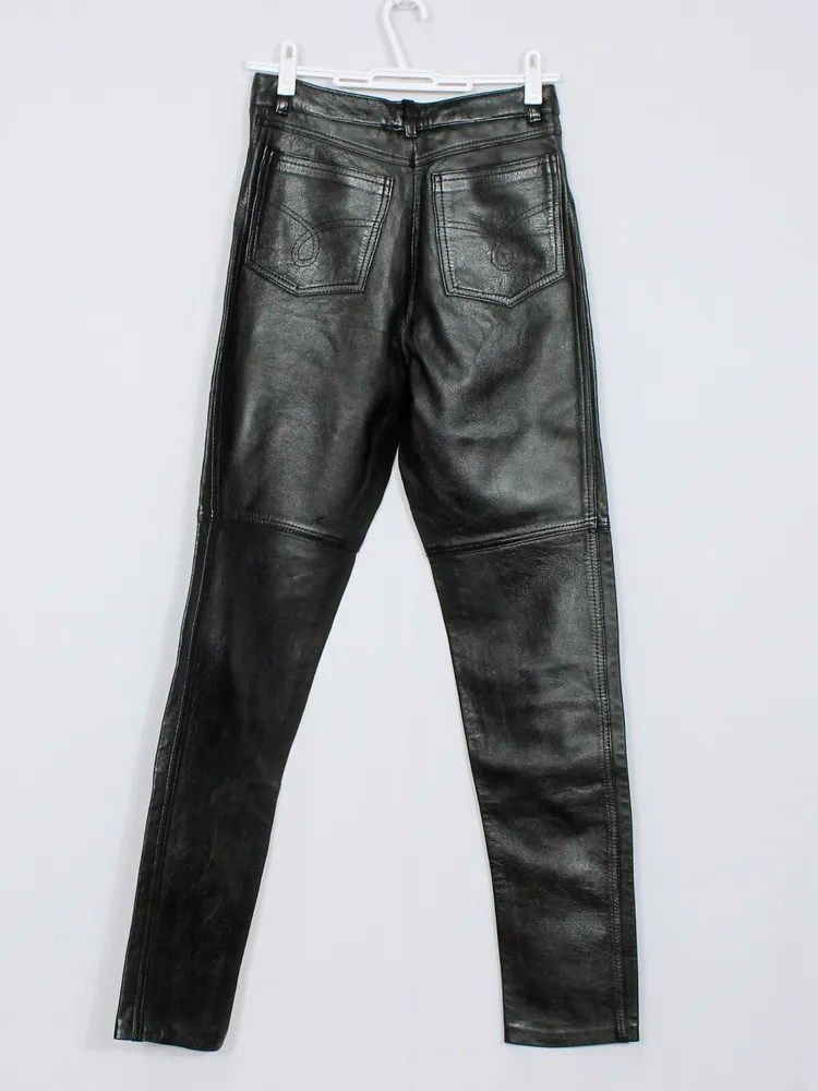 Calça reta afunilada preta couro legítimo - Ref. 6343