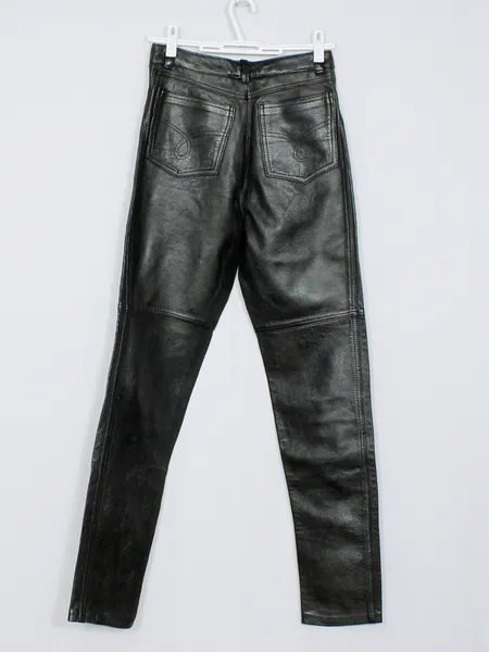 Calça reta afunilada preta couro legítimo - Ref. 6343