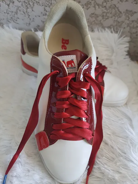 Tênis Twins For Peace  branco e vermelho numeração 37