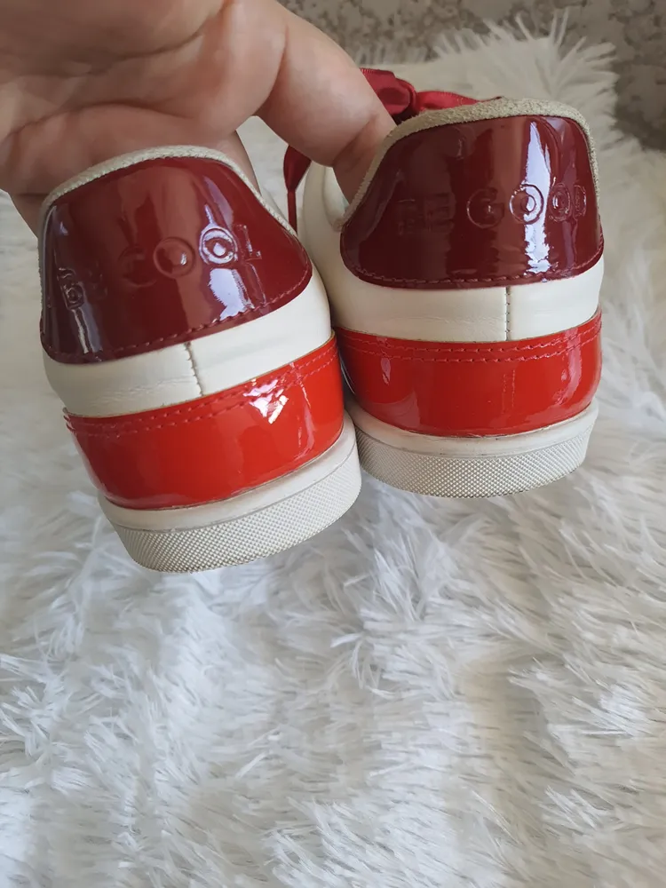 Tênis Twins For Peace  branco e vermelho numeração 37
