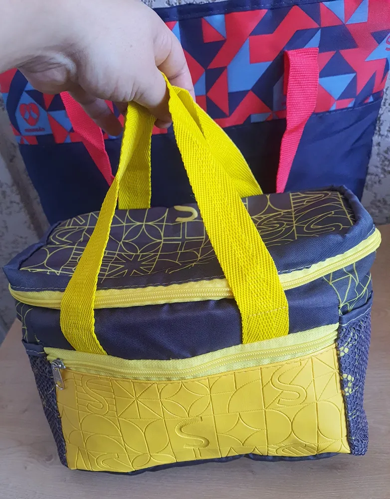 kit sadia com bolsa térmica e sanduicheira daiso