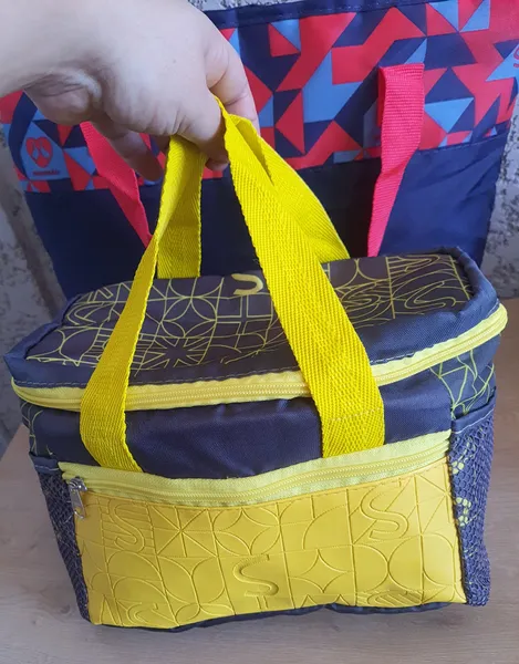 kit sadia com bolsa térmica e sanduicheira daiso