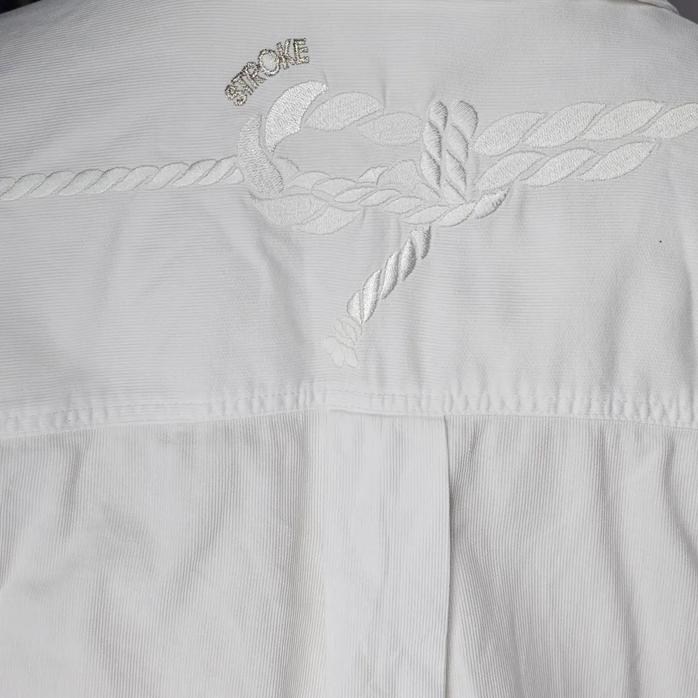 Camisa Branca Bordada Edição Limitada M Stroke