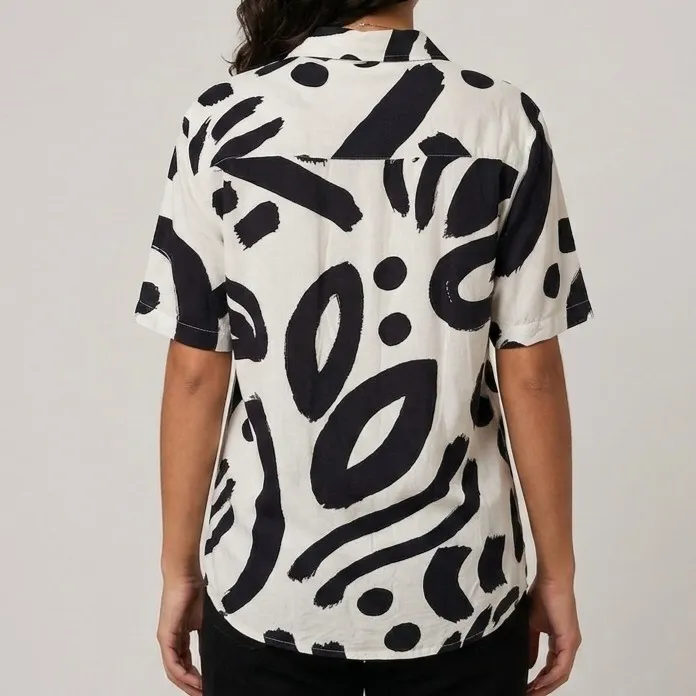 Camisa Abstrata Preto e Branco M Follow