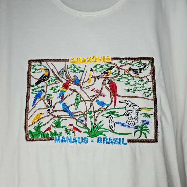 Camiseta Brasil Bordada Araras Amazônia M