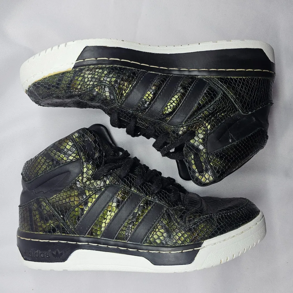 Tênis Cano Alto Adidas M Attitude Revive W 36