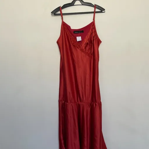 vestido de cetim vermelho