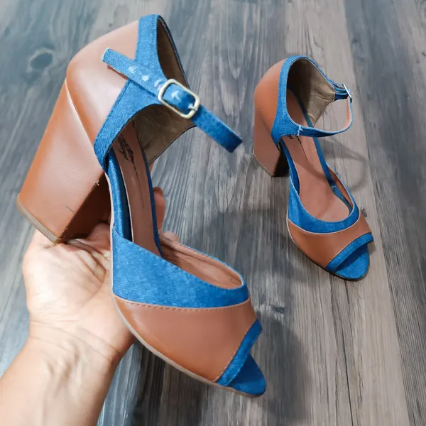 sandalia peep toe salto grosso