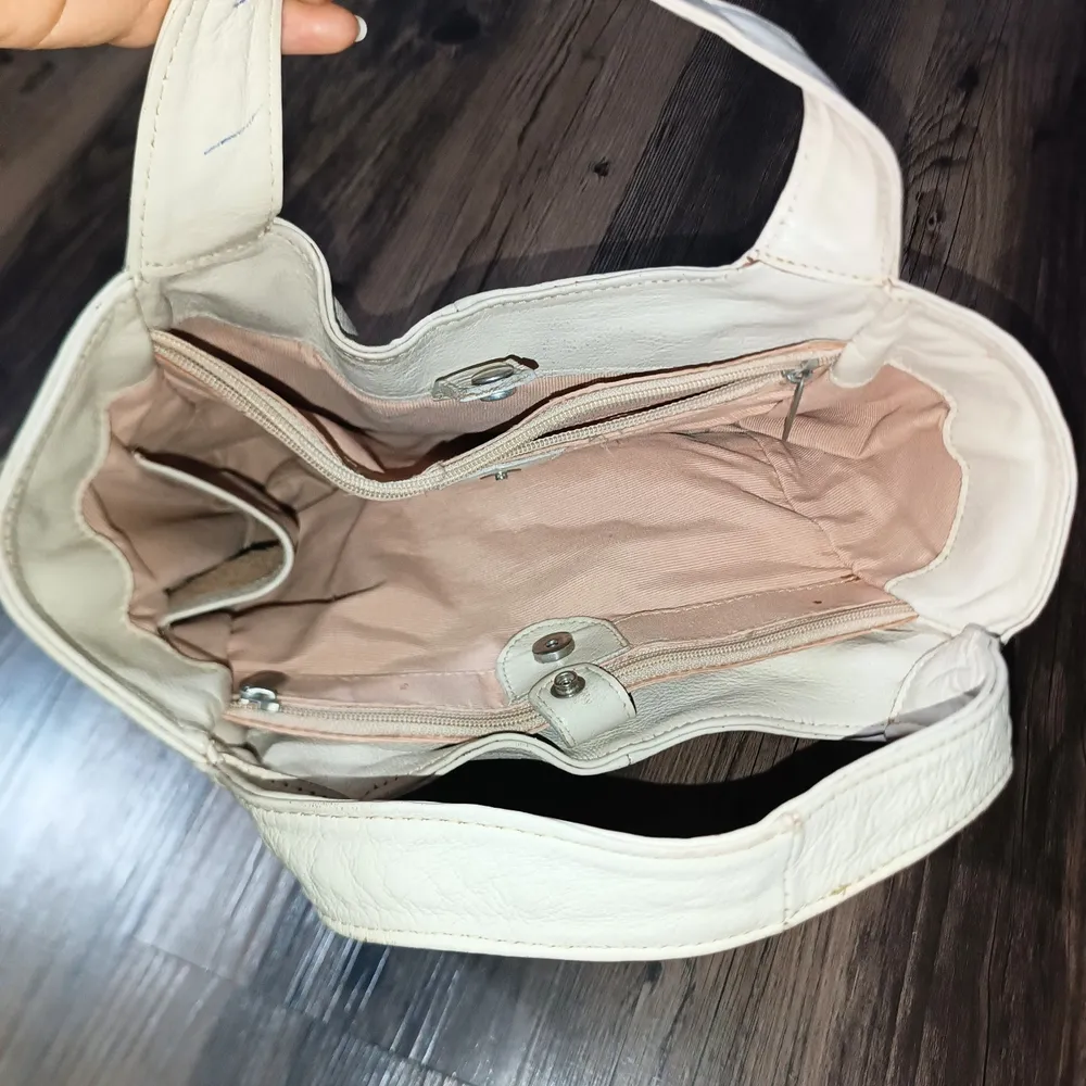 Bolsa de Ombro e Mão em Couro