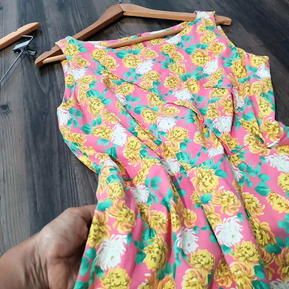 Vestido Floral com Bolsos