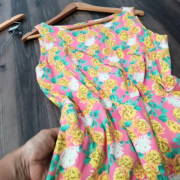 Vestido Floral com Bolsos