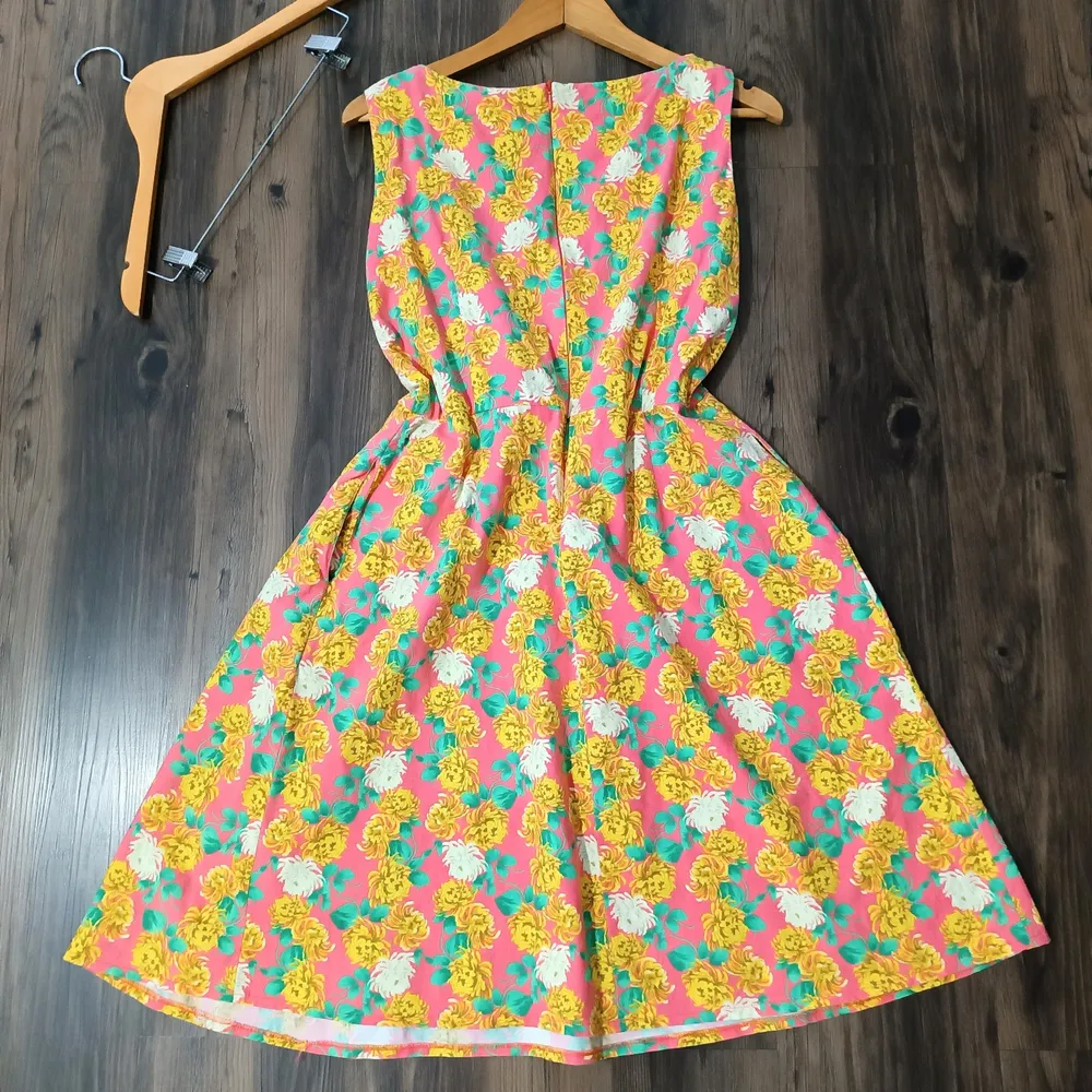 Vestido Floral com Bolsos