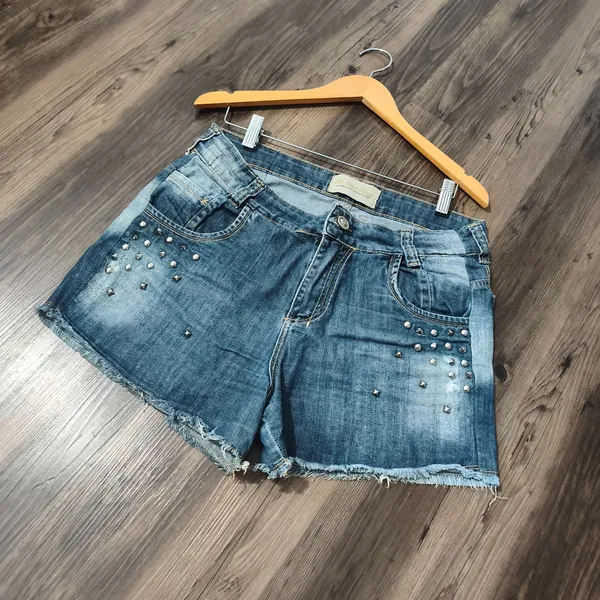 Short Jeans com Spikes