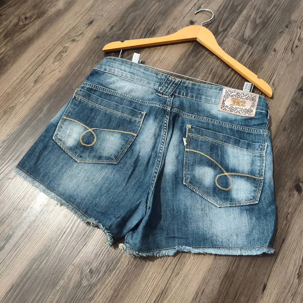 Short Jeans com Spikes