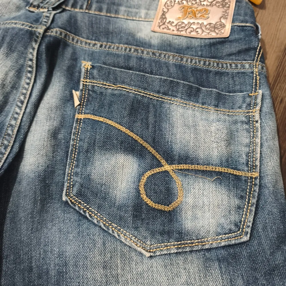 Short Jeans com Spikes