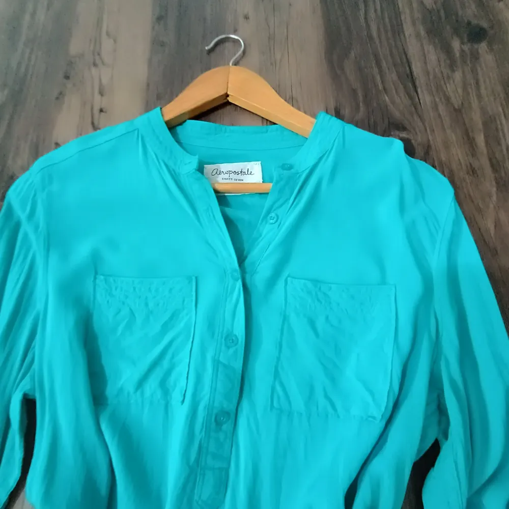 Camisa Alongada Manga Longa cor Verde Aéropostale