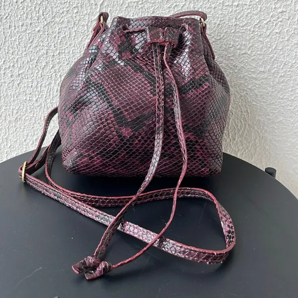bolsa bucket couro cobra