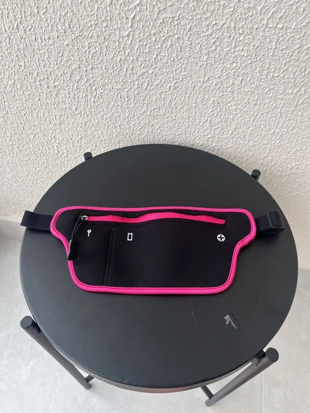 pochete forever 21 neoprene preta pink