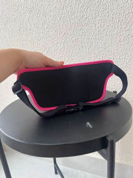 pochete forever 21 neoprene preta pink