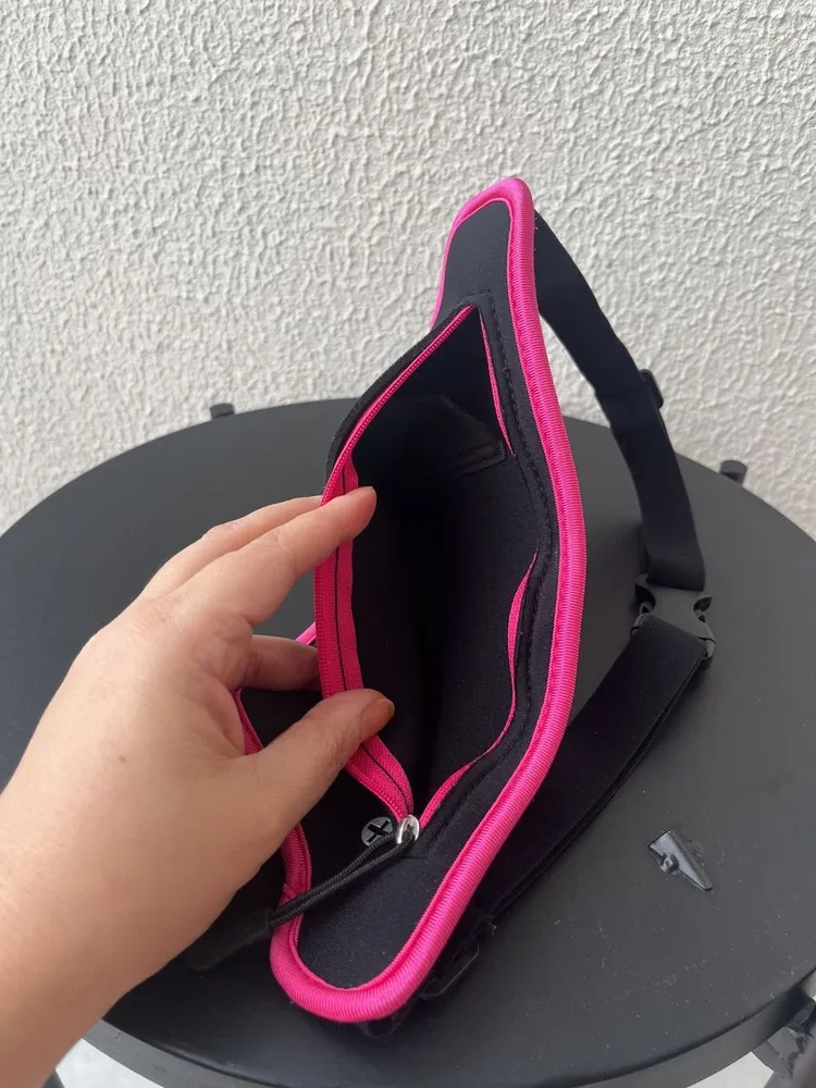 pochete forever 21 neoprene preta pink
