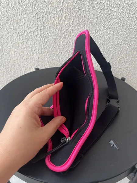 pochete forever 21 neoprene preta pink
