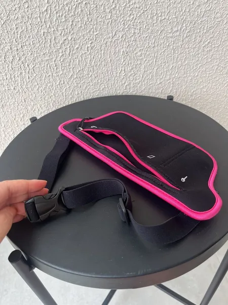 pochete forever 21 neoprene preta pink